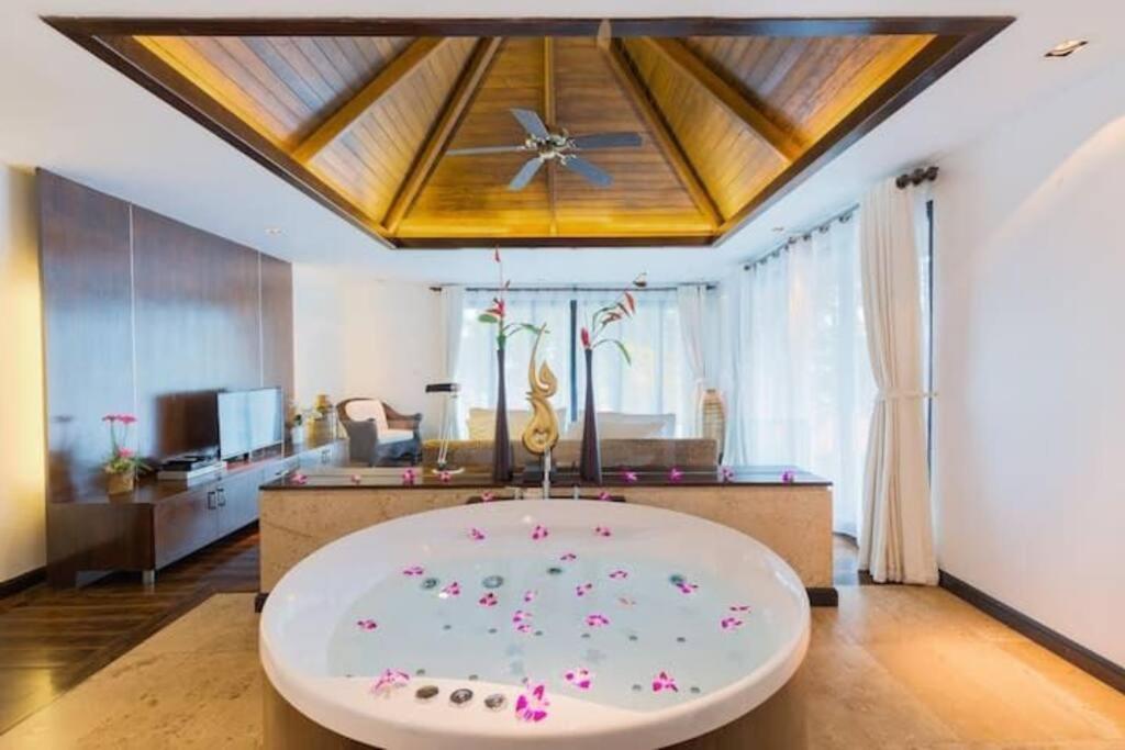 Patong Seaview Villa芭东一线海景豪华6卧别墅 3晚免费接机 女佣管家服务 早餐 Exterior photo